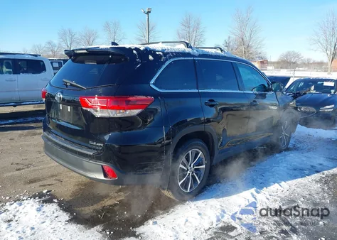 2019 Toyota Highlander Xle z USA, uszkodzony, nr VIN 5TDJZRFH9KS606361